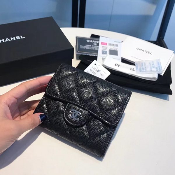 シャネル財布背面デザイン